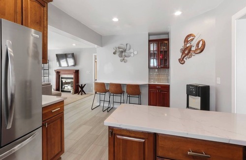 Lake Geneva House | HUGE walk to lake/downtown pets OK tons of gathering space