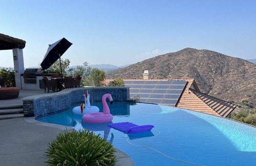 Poway House | Huge winter Discounts! Hill top Poway views