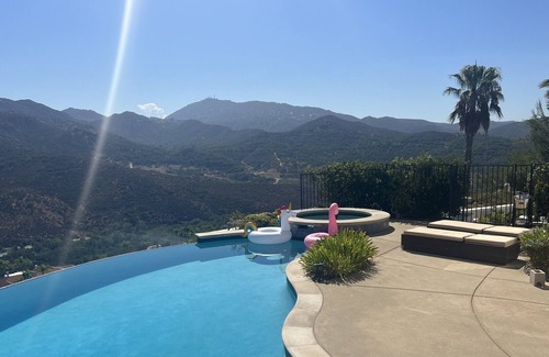 Poway House | Huge winter Discounts! Hill top Poway views