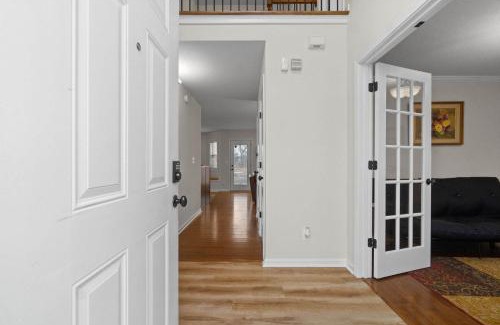 Clarksville House | Huge Yard&Deck Mins to Airport - Beds on Brewster