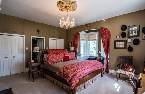 Stratford Bed & Breakfast | Hughson Hall Bed & Breakfast