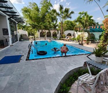 Son Trach Hotel | Hugo Homestay
