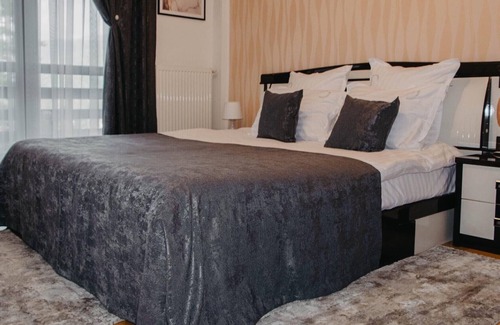 Sinaia Apartment | HugoMountain apartament is waiting for you to discover the beauty of the nature.
