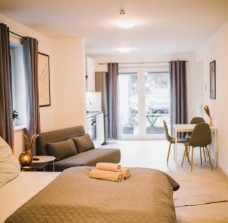 Schonberg Apartment | HUGOS Studio Apartment