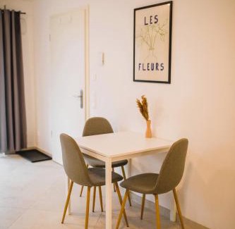 Schonberg Apartment | HUGOS Studio Apartment