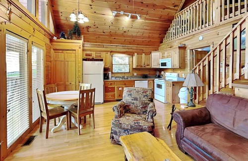 Black Bear Falls Cabin | Hugs 'N Kisses | Pet-Friendly Cabin - Hot Tub, Game Loft + Pond View