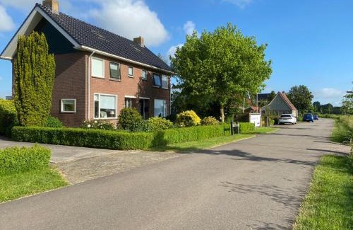 Jutrijp House | Huis bij het water in uitstekend fiets-, vis- en vaargebied