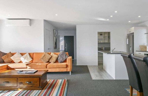 Rangatira Park House | Huka Falls Getaway Su