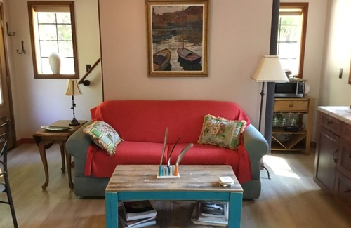 Arcata Cottage | Humboldt Romantic Rural Hideaway