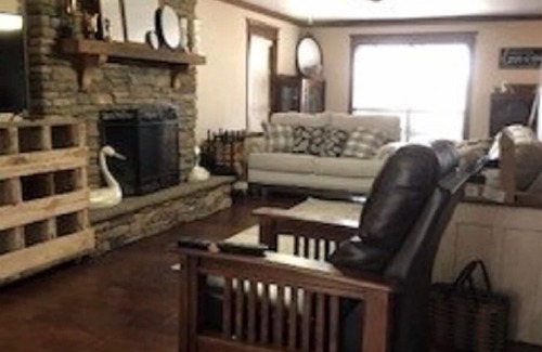 Guntersville House | Hummingbird Hill On A Scenic Drive