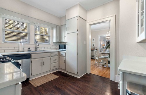Hannon Park House | Hummingbird Home - Bungalow & Apartment