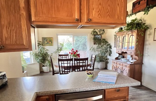 Badger House | Hummingbird House: Comfy Base for Exploring Sequoia & Kings Canyon Nat'l Parks