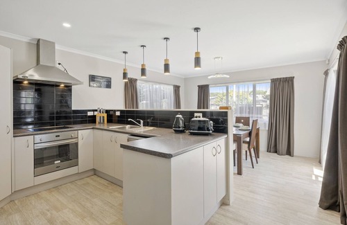 Himatangi Beach House | Hunia Haven - Himatangi Beach Holiday Home