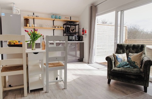 Nettlestone Apartment | Hunny Cottage-Rural Retreat-Dog Friendly-Sleeps 2