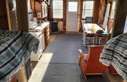 Chisholm Cabin | Hunt camp with Lots of Nature situated between Lake Nosbonsing and Wasi Lake