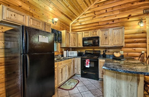 Logan Cabin | Hunter's Retreat - Cozy Cabin, near Old Man's Cave
