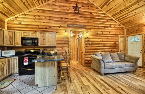 Logan Cabin | Hunter's Retreat - Cozy Cabin, near Old Man's Cave
