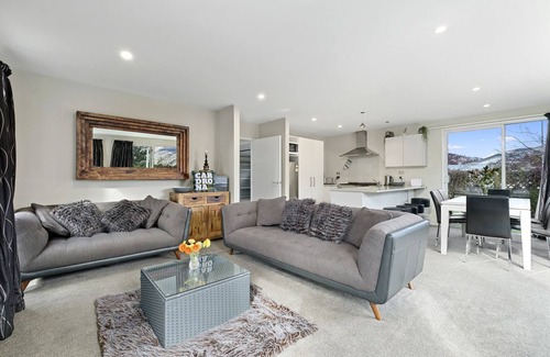 Wanaka House | Hunter's Retreat - Wanaka Holiday Home