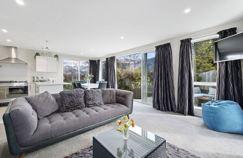 Wanaka House | Hunter's Retreat - Wanaka Holiday Home