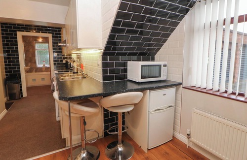 Fulford Cottage | HUNTERS MOON ANNEXE, pet friendly, with a garden in Fulford