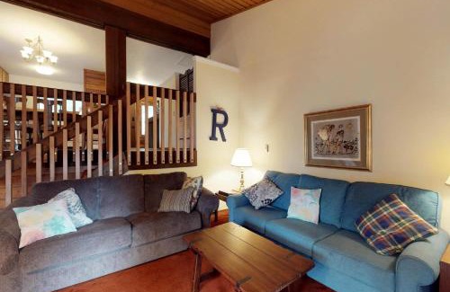 Lakeshore Apartment | Huntington Lair Condominium