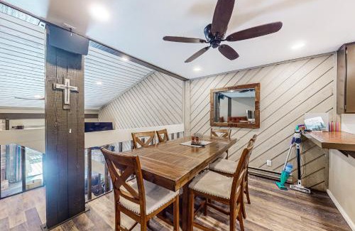 Lakeshore Apartment | Huntington Lake Condo #102