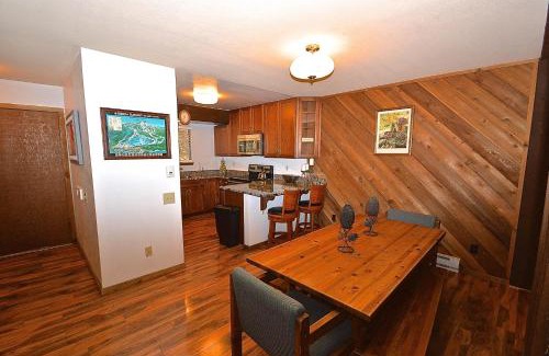 Lakeshore Apartment | Huntington Lake Condo 12