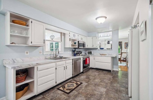 Barstow House | Huntingtown Wooded Charm House