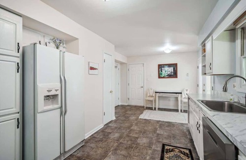 Barstow House | Huntingtown Wooded Charm House