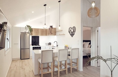 Christchurch House | Huntsbury Hideaway, Cottage with amazing views
