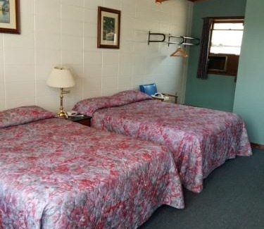 Manitoulin District Hotel | Huron Sands Motel and Restaurant