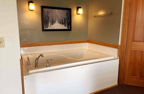 Bayfield Hotel | Huron Suite @ The Bayfield Guest House, Bayfield