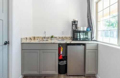 Hurricane Hotel | Hurricane Hideaway Lodging