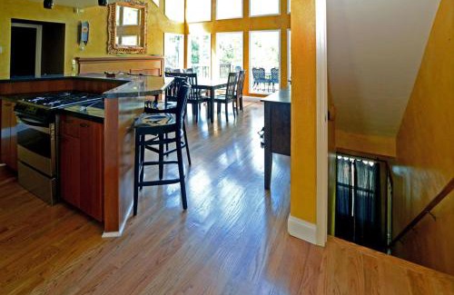 Maynardville House | Hurricane Hideaway
