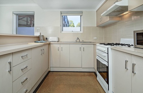 Adelaide Central Business District Apartment | Hurtle Sq Hideaway - Parking, Central, Ground Flr