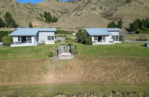 Hurunui House | Hurunui River Retreat - Flax Cottage