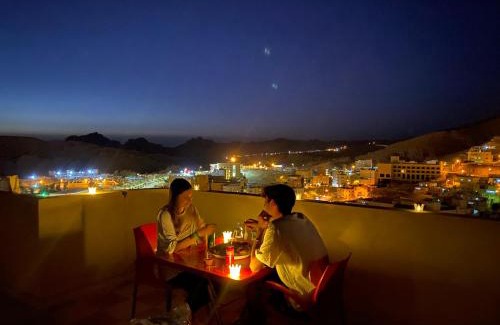 Wadi Musa Bed & Breakfast | Hustle's look