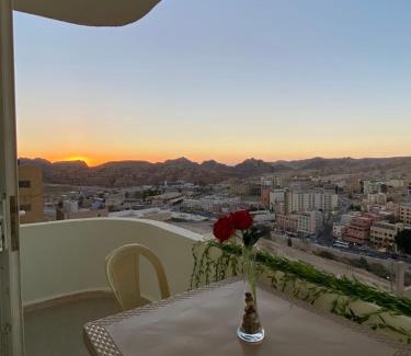 Wadi Musa Bed & Breakfast | Hustle's look