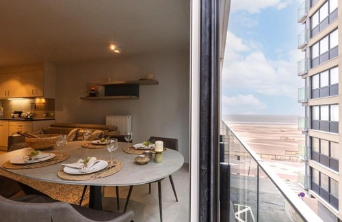Duinbergen Apartment | Huswell - Comfortable 2 bedroom apartment with sea-view
