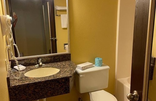 South Hutchinson Hotel | Hutchi Bell