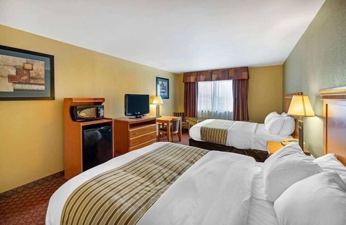 South Hutchinson Hotel | Hutchi Bell
