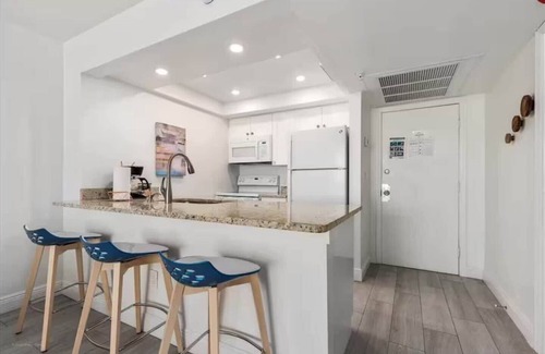 Hutchinson Island South Condo | Hutchinson Island, BeachFront, Heated Pool, Balcony, Top Floor