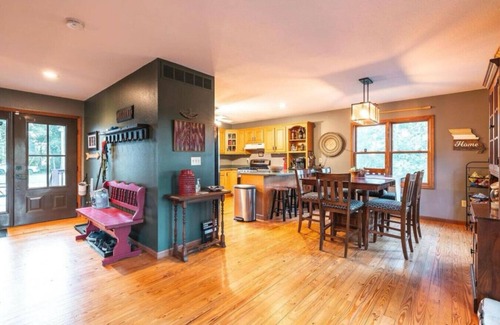 Steelville House | Huzzah Springs- hot tub, barrel sauna & arcade
