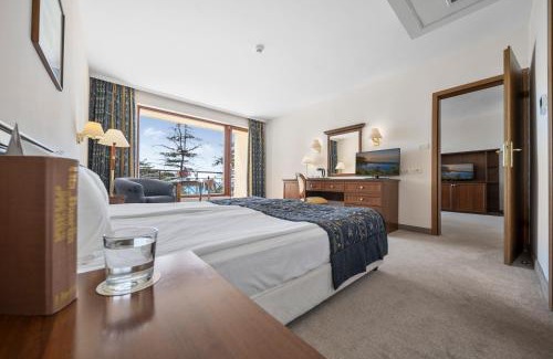 Golden Sands Resort | HVD Riviera Beach Ultra All Inclusive & Mineral Pool - Private Beach & Free Parking