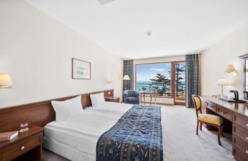 Golden Sands Resort | HVD Riviera Beach Ultra All Inclusive & Mineral Pool - Private Beach & Free Parking