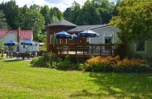 Waitsfield Hotel | Hyde Away Inn