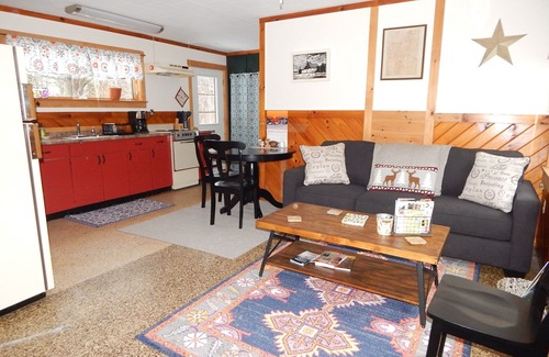 Hyde Park House | Hyde Park Hideaway: A cabin in the heart of Northern Vermont's ski resort