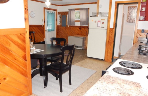 Hyde Park House | Hyde Park Hideaway: A cabin in the heart of Northern Vermont's ski resort
