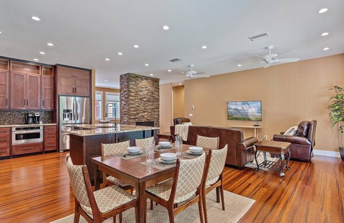 Arlington Park House | Hyde Park Villa w/Saltwater Pool + Fire Place!