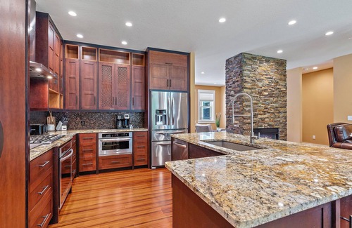Arlington Park House | Hyde Park Villa w/Saltwater Pool + Fire Place!